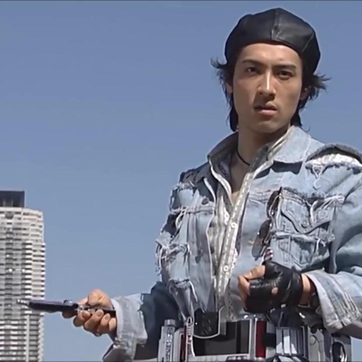 原来原版就在桥上 假面骑士555 海堂直也变身 西瓜视频