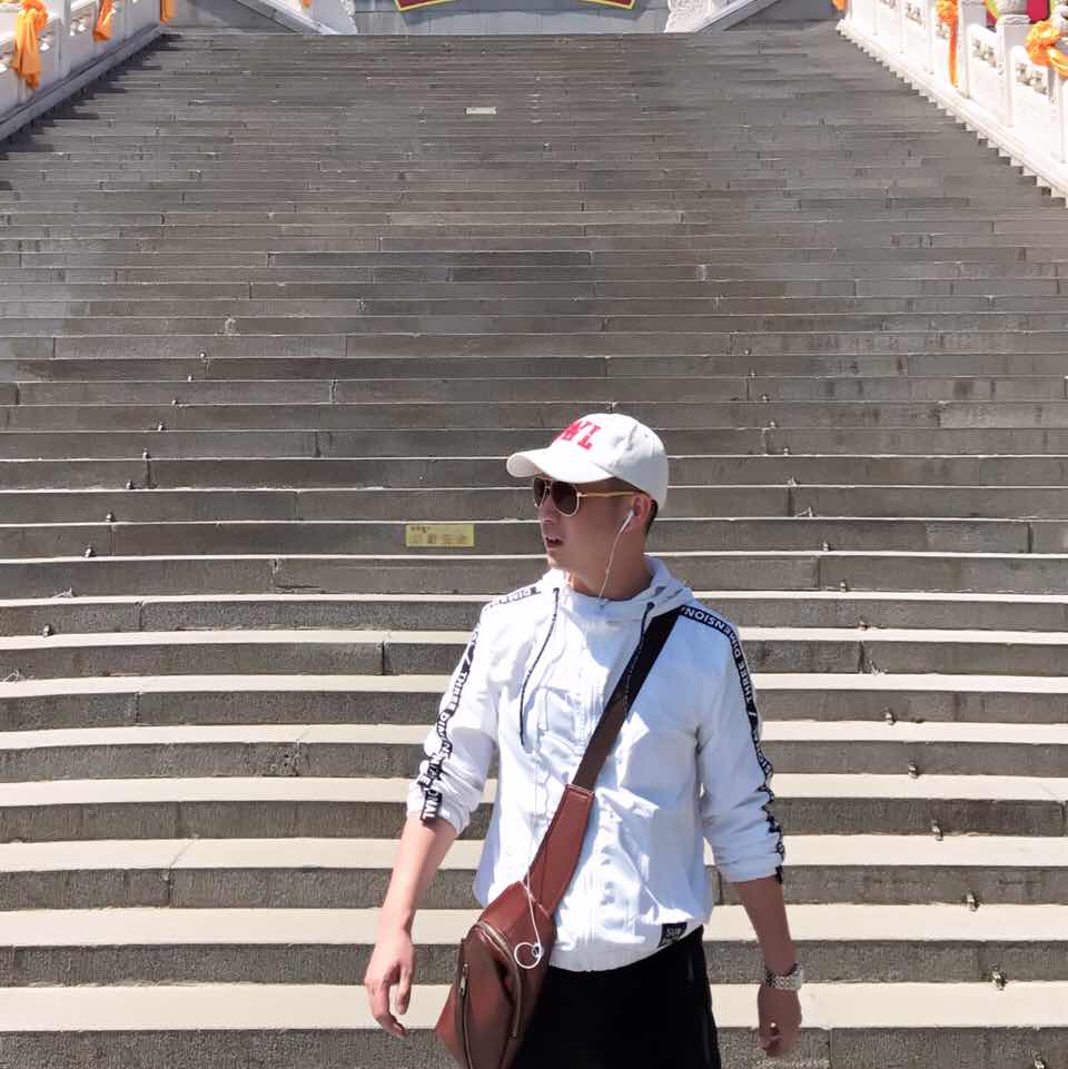 嘉183063533头像