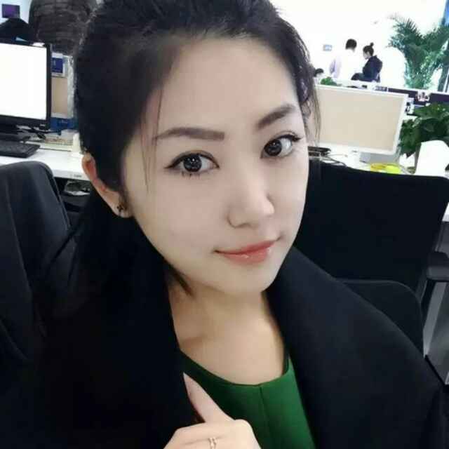 雪儿服装创始人照片图片